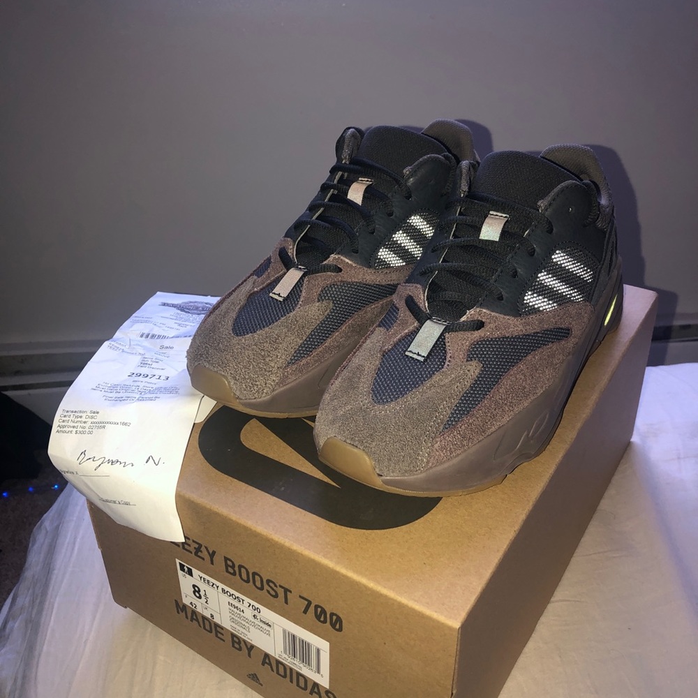 Yeezy 700 Mauve